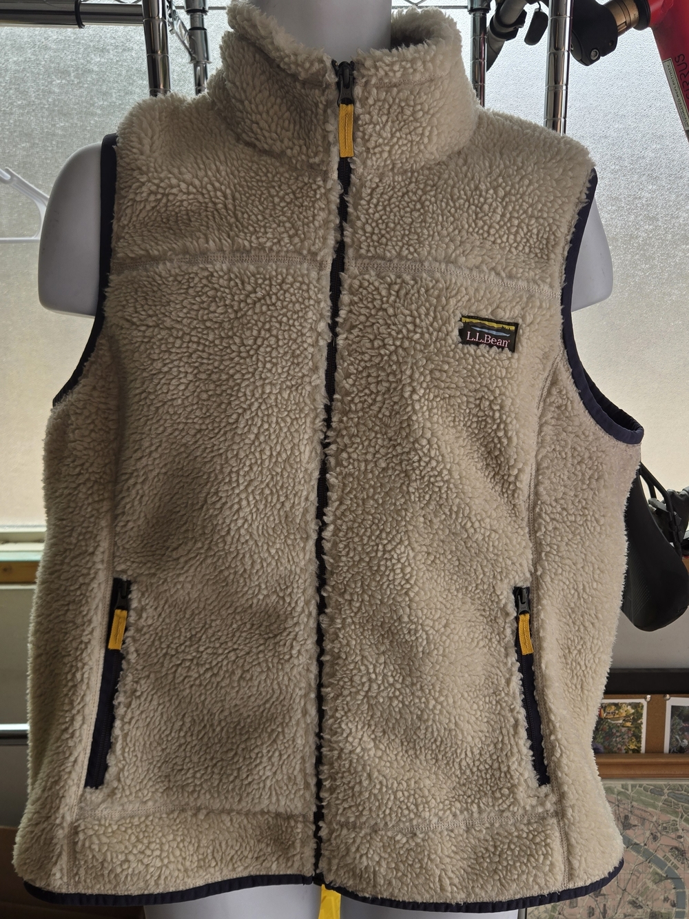 L.L. Bean Vintage Men’s Cream Sherpa Fleece Vest with Navy Trim Mesh Lining XL